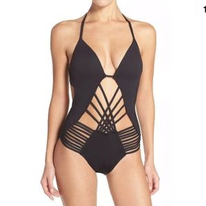 🏝NOW AVAILABLE🏝Kenneth Cole Macrame Monokini🏝